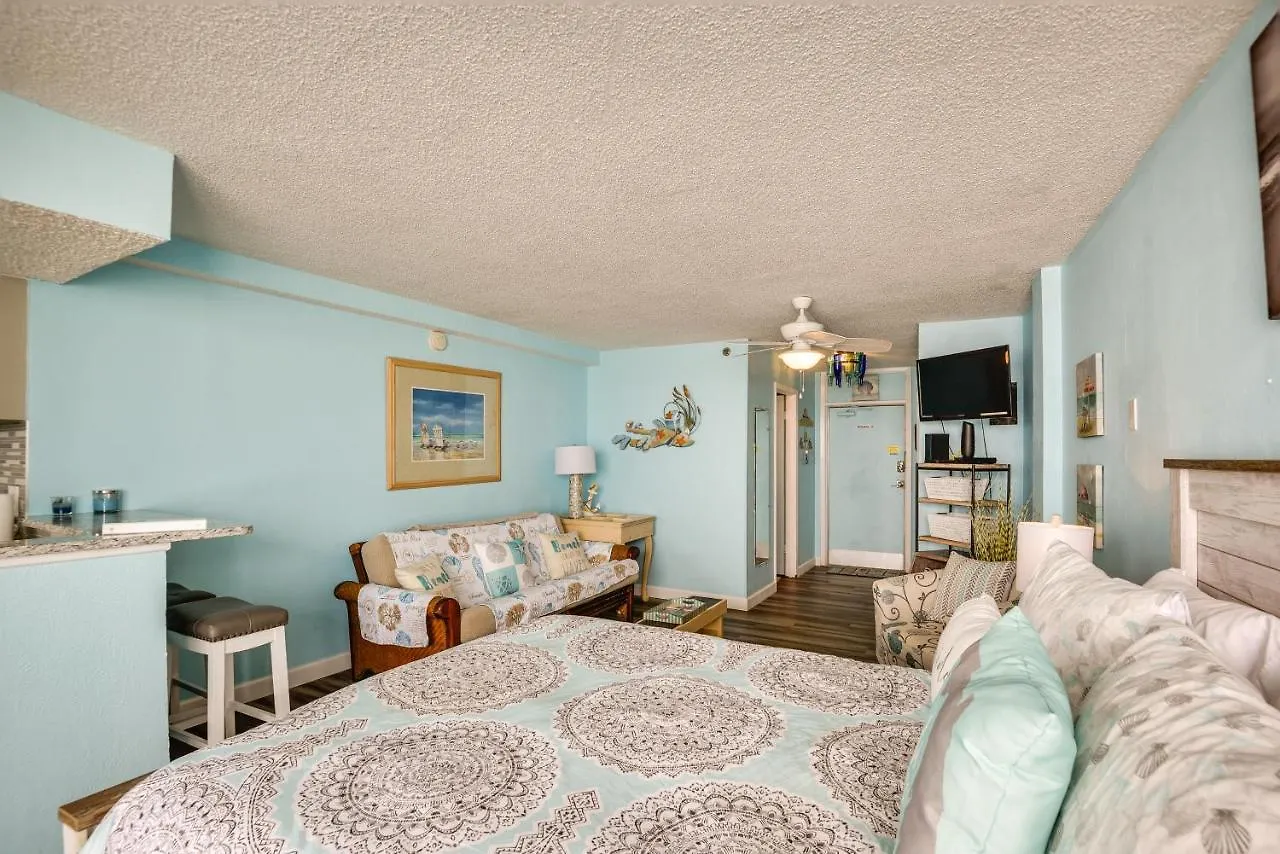 Updated Daytona Beach Oceanfront Studio! 0*,