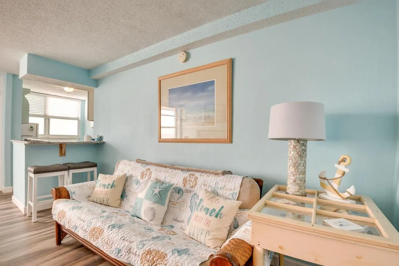 Updated Daytona Beach Oceanfront Studio!