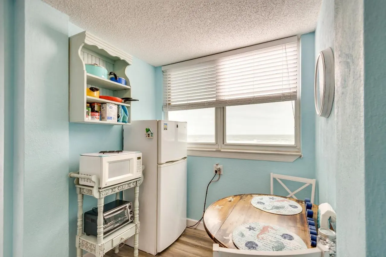 Apartment Updated Daytona Beach Oceanfront Studio!