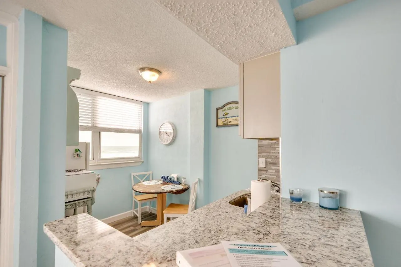Updated Daytona Beach Oceanfront Studio! Apartment