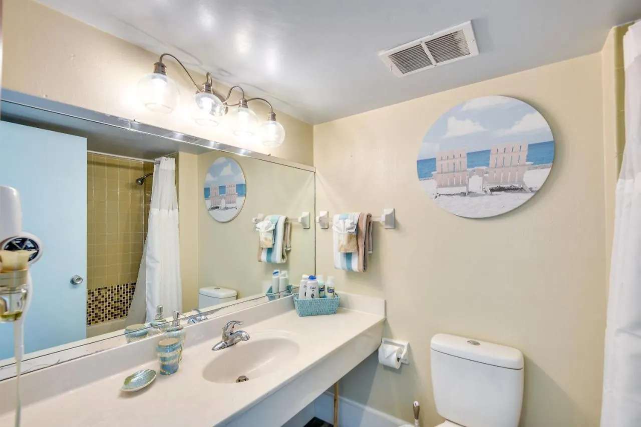 Updated Daytona Beach Oceanfront Studio!