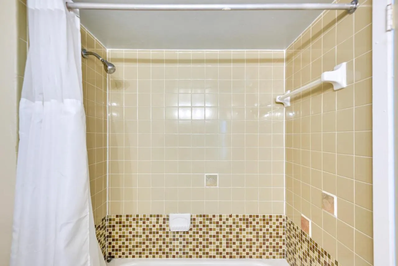 Apartment Updated Daytona Beach Oceanfront Studio!