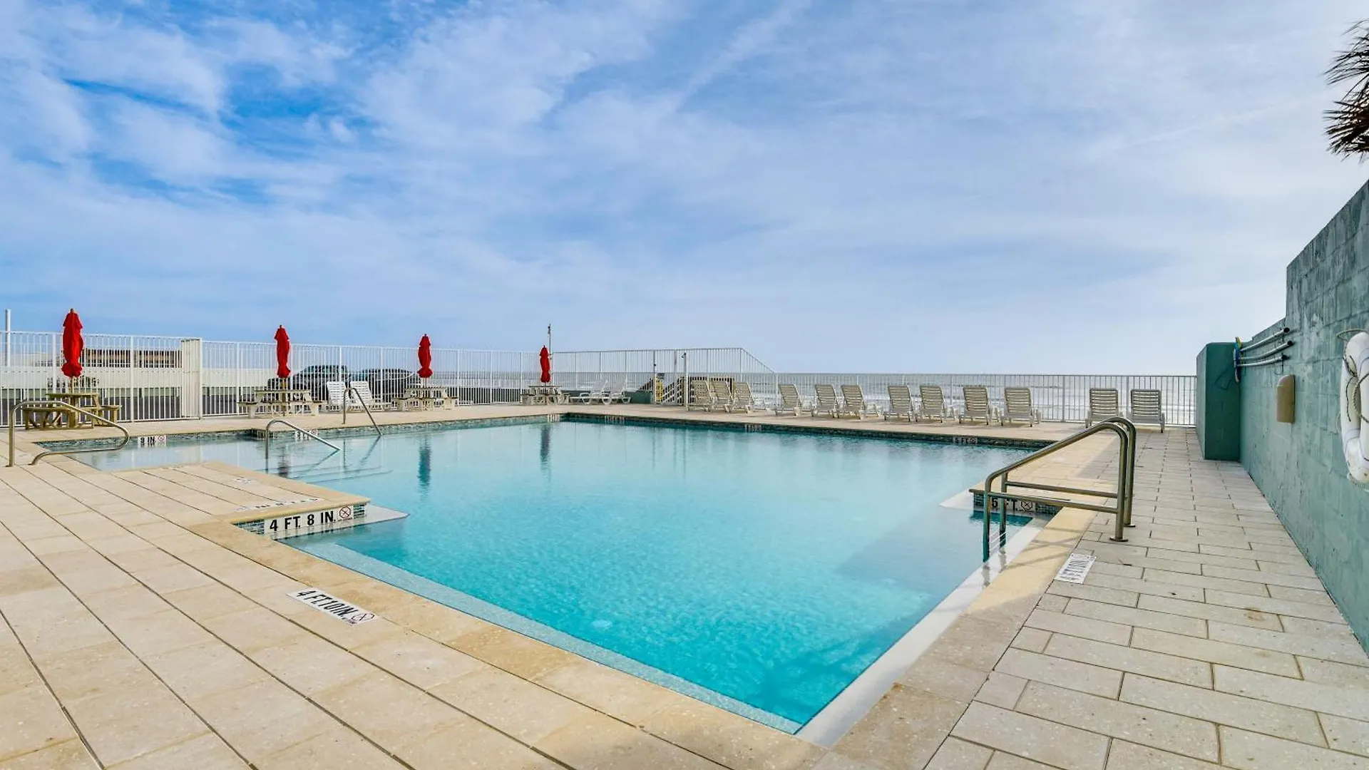 Updated Daytona Beach Oceanfront Studio! Apartment