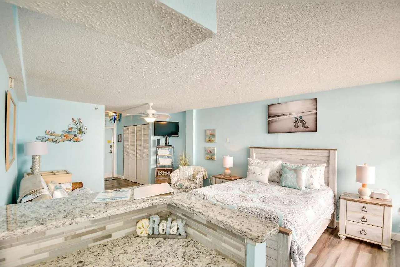 Updated Daytona Beach Oceanfront Studio! 0*,