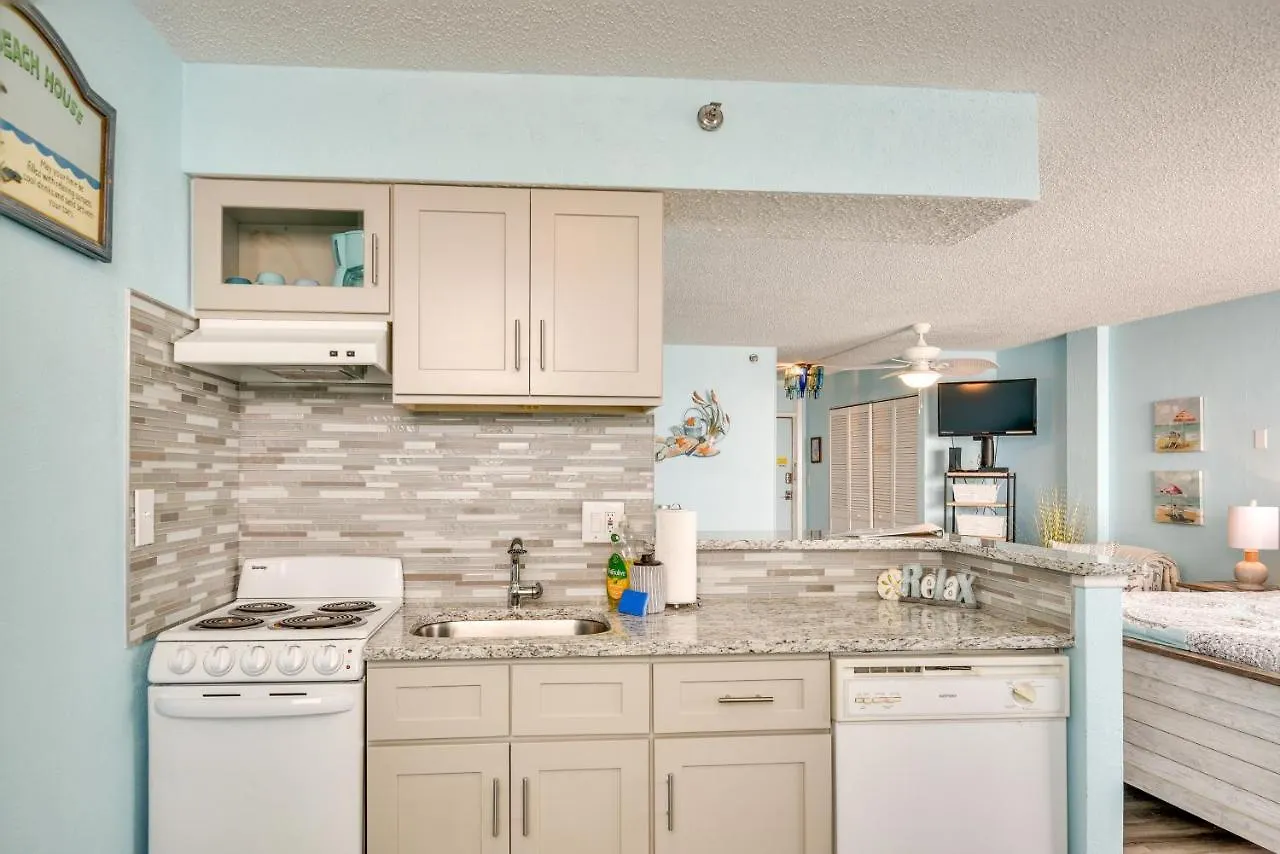 Apartment Updated Daytona Beach Oceanfront Studio!