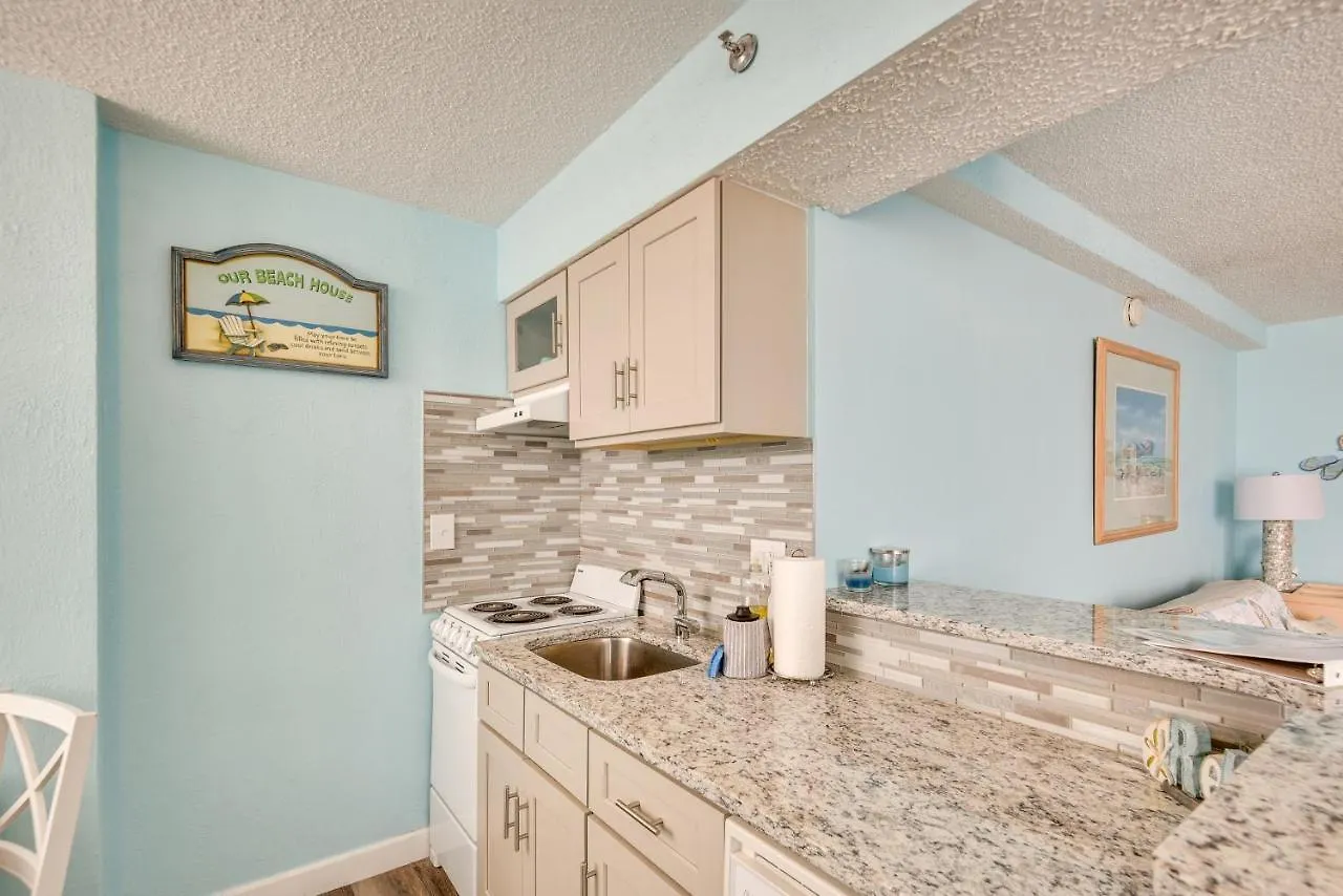 Updated Daytona Beach Oceanfront Studio!