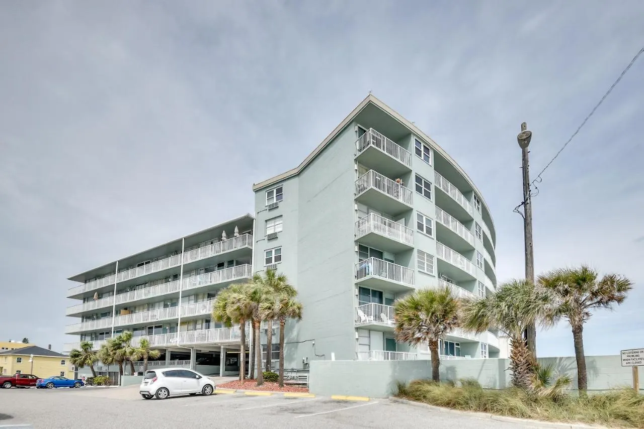 Updated Daytona Beach Oceanfront Studio! 0*,